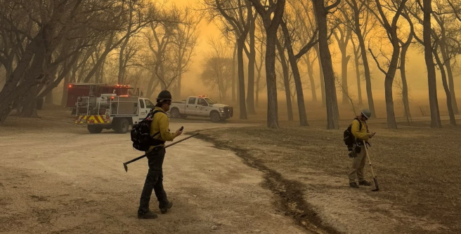 Massive Texas Wildfire Devours 850,000 Acres: Unbelievable Footage of the Unstoppable Blaze!