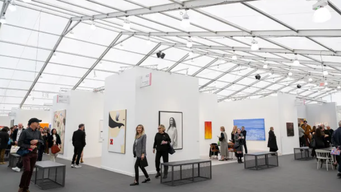 Star-Studded Spectacle: Hollywood A-Listers Flock to Frieze Los Angeles for Art Extravaganza!